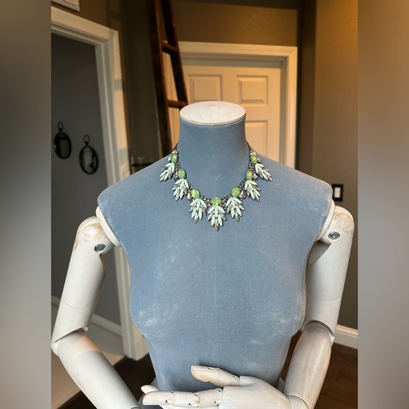 Necklace, green, white, silver - Picture 5 of 6